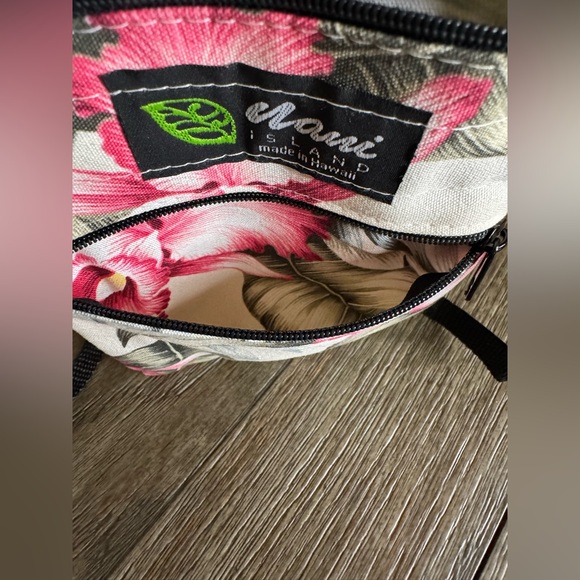 Nani Island Floral Crossbody Bag - Picture 5 of 7